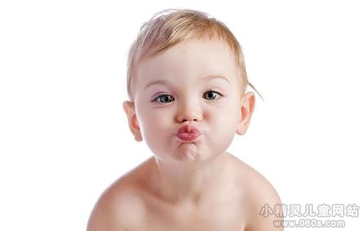 宝宝舌苔发白的原因 宝宝舌苔发白如何治疗