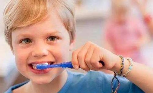 有多少家长不知道 宝宝应该多大开始刷牙?