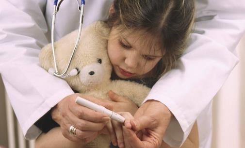 什么原因会引起儿童疱疹性咽峡炎？
