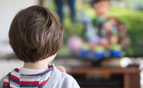 过早看电视对孩子是早期教育还是伤害呢?