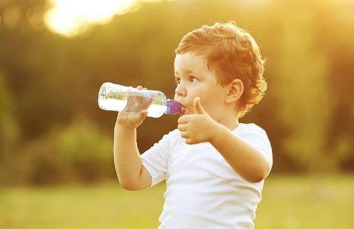 大部分妈妈都做错了 混合喂养的宝宝需要喝水吗