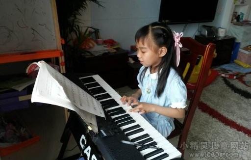 【宝宝学画画的好处】宝宝学弹琴的好处 学弹琴的最佳时间