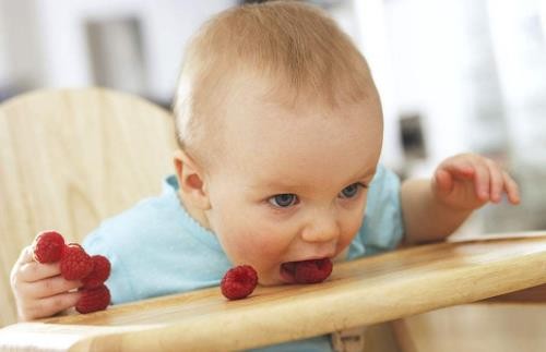 六个月的宝宝什么时间吃水果好呢