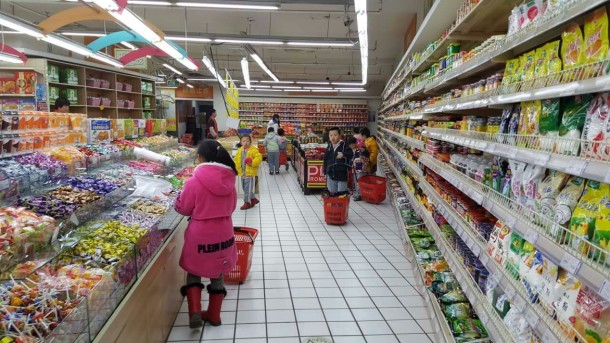 阿荣旗第二幼儿园开展“小鬼当家”逛超市社会实践活动