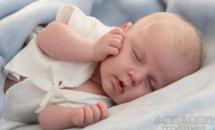 新生儿睡眠特点 新生儿睡眠少怎么办